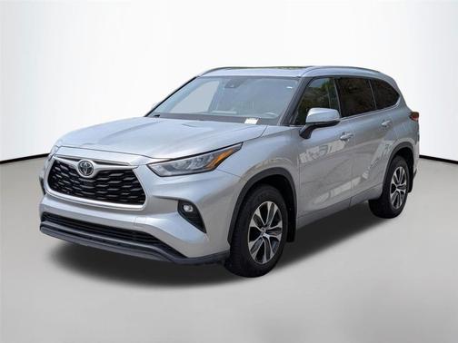Celestial Silver Metallic 2020 Toyota Highlander XLE