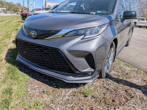 2022 Toyota Sienna XSE 7 Passenger