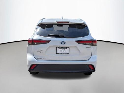 2024 Toyota Highlander Hybrid XLE