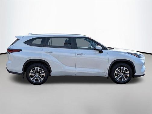 2024 Toyota Highlander Hybrid XLE