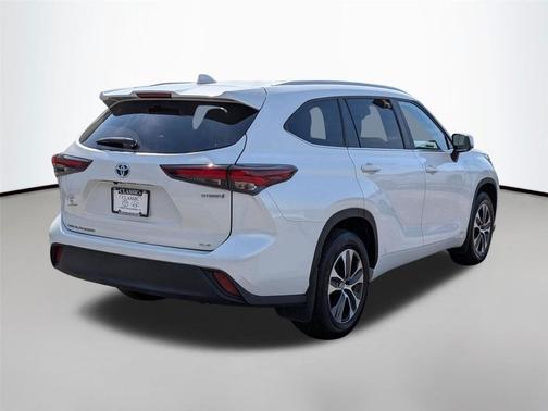 2024 Toyota Highlander Hybrid XLE