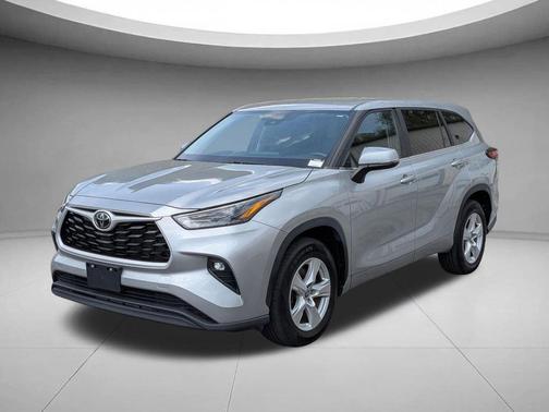 Celestial Silver Metallic 2023 Toyota Highlander LE