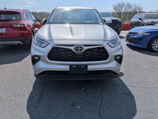 Celestial Silver Metallic 2023 Toyota Highlander LE