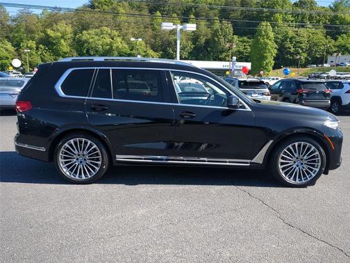Black Sapphire Metallic 2019 BMW X7 xDrive40i
