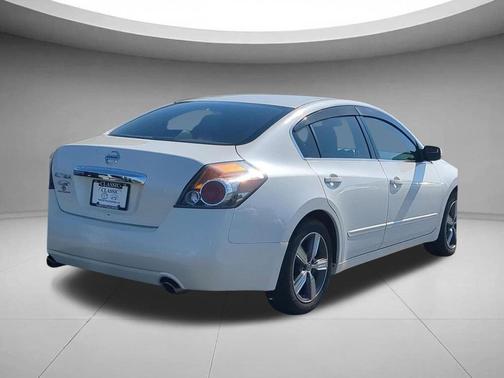 Winter Frost Pearl 2011 Nissan Altima 2.5