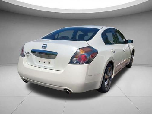 Winter Frost Pearl 2011 Nissan Altima 2.5