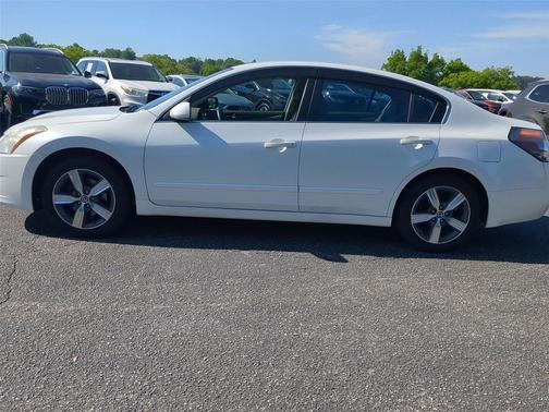 Winter Frost Pearl 2011 Nissan Altima 2.5