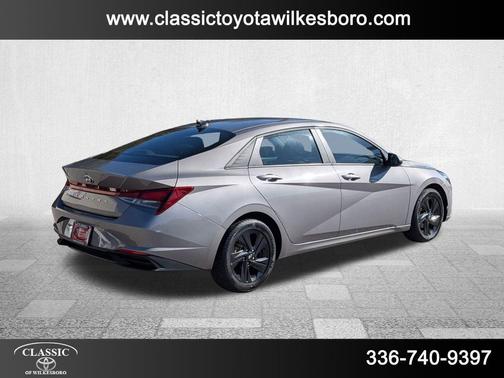 2022 Hyundai ELANTRA SEL