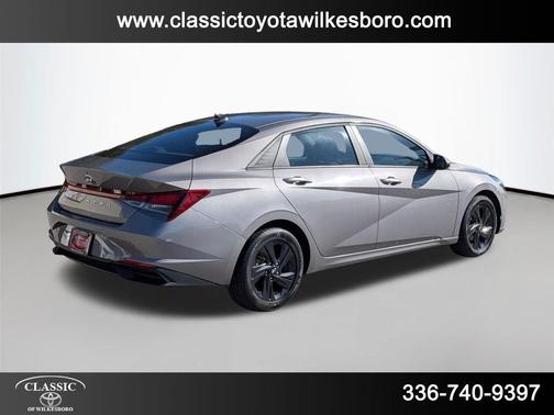 2022 Hyundai ELANTRA SEL