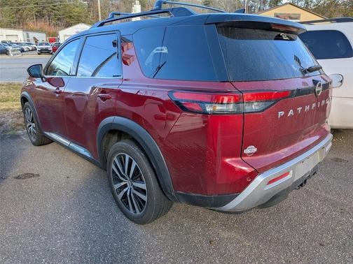 2023 Nissan Pathfinder Platinum 4WD