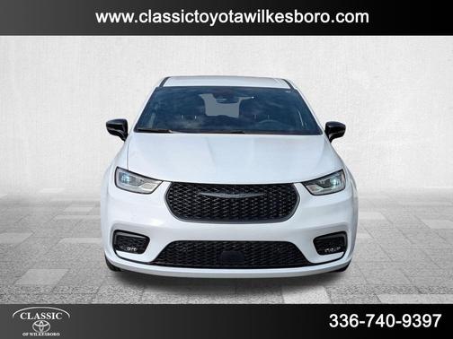 2024 Chrysler Pacifica Hybrid S Appearance Pkg