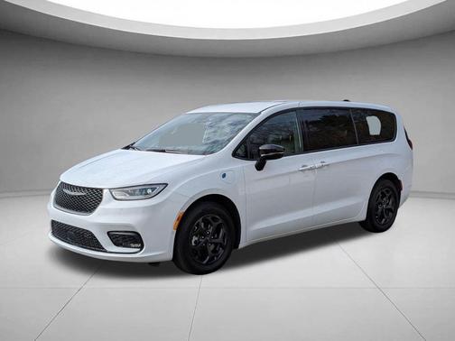 2024 Chrysler Pacifica Hybrid S Appearance Pkg