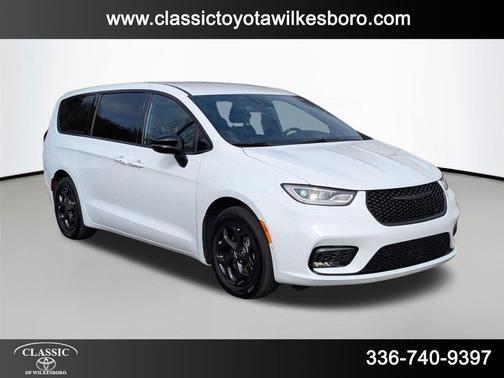 2024 Chrysler Pacifica Hybrid S Appearance Pkg