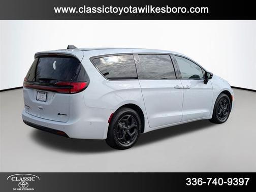 2024 Chrysler Pacifica Hybrid S Appearance Pkg