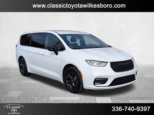 2024 Chrysler Pacifica Hybrid S Appearance Pkg