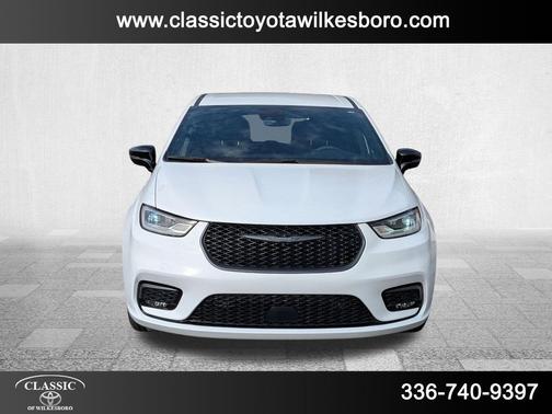 2024 Chrysler Pacifica Hybrid S Appearance Pkg