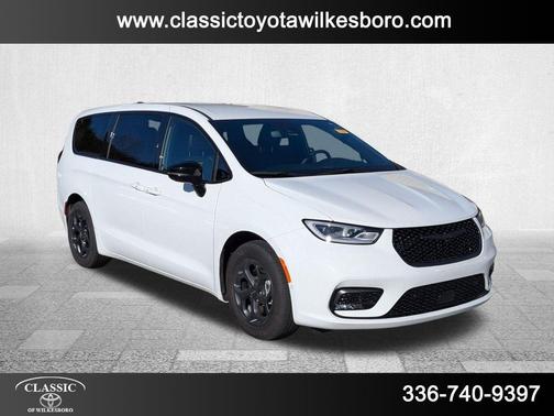 2024 Chrysler Pacifica Hybrid S Appearance Pkg