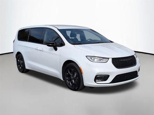 2024 Chrysler Pacifica Hybrid S Appearance Pkg