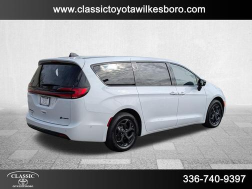 2024 Chrysler Pacifica Hybrid S Appearance Pkg