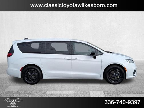 2024 Chrysler Pacifica Hybrid S Appearance Pkg