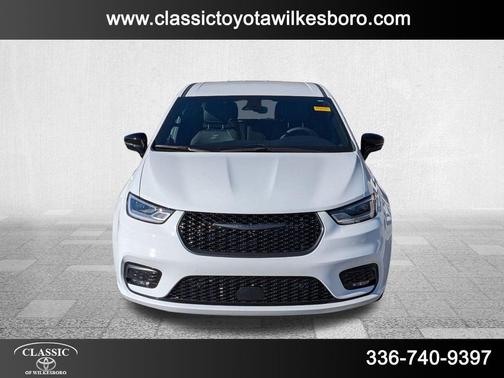 2024 Chrysler Pacifica Hybrid S Appearance Pkg