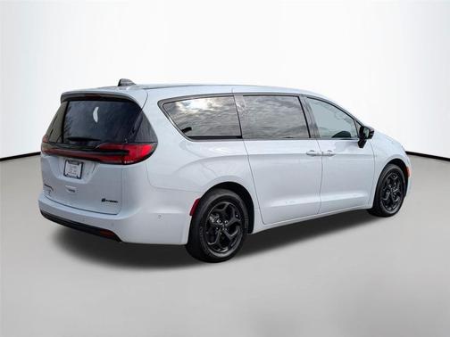 2024 Chrysler Pacifica Hybrid S Appearance Pkg
