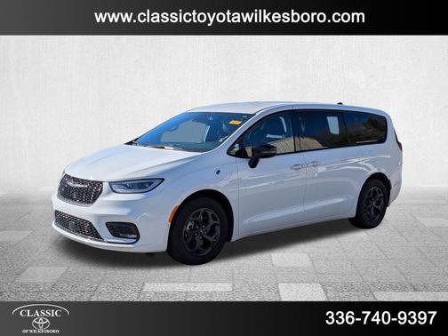 2024 Chrysler Pacifica Hybrid S Appearance Pkg