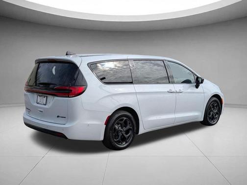 2024 Chrysler Pacifica Hybrid S Appearance Pkg