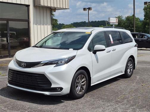 Wind Chill Pearl 2026 Toyota Sienna XLE
