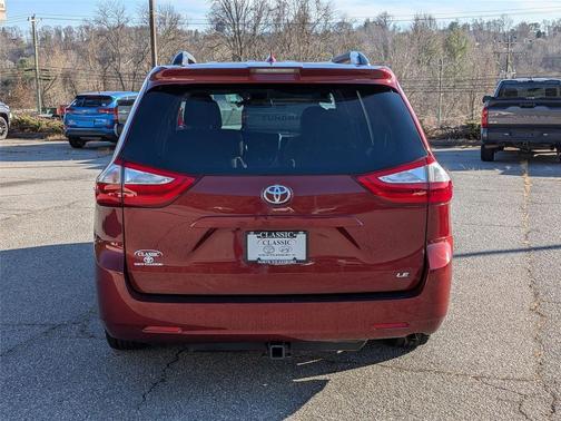 2019 Toyota Sienna LE