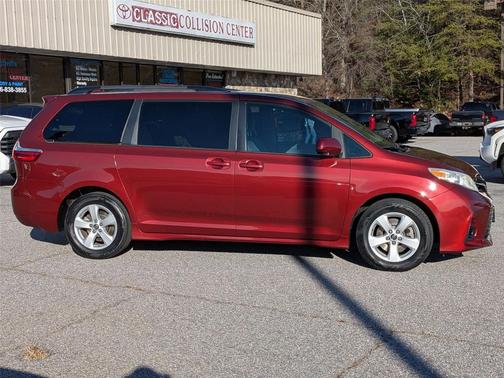 2019 Toyota Sienna LE