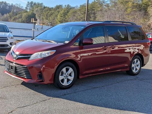 2019 Toyota Sienna LE