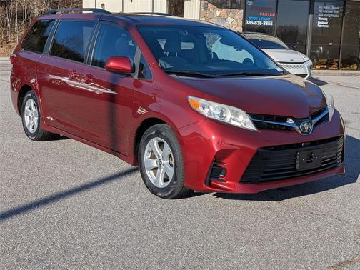 2019 Toyota Sienna LE