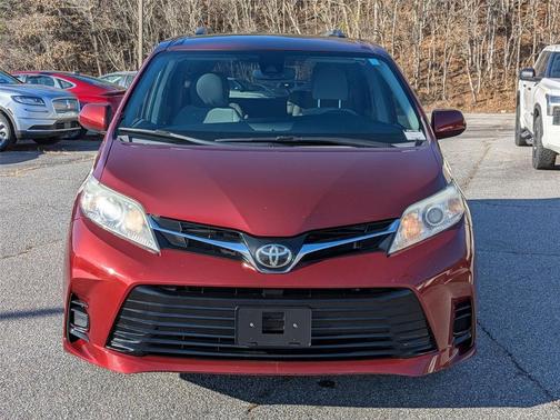 2019 Toyota Sienna LE