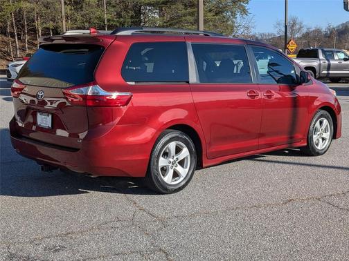 2019 Toyota Sienna LE