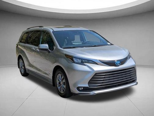 2025 Toyota Sienna XLE