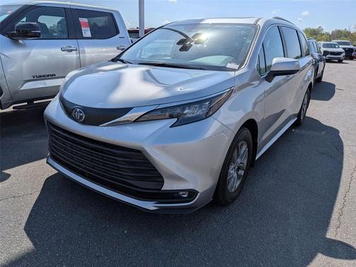 Celestial Silver Metallic 2025 Toyota Sienna XLE