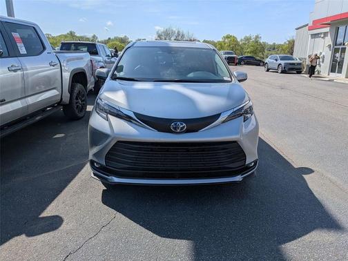 Celestial Silver Metallic 2025 Toyota Sienna XLE