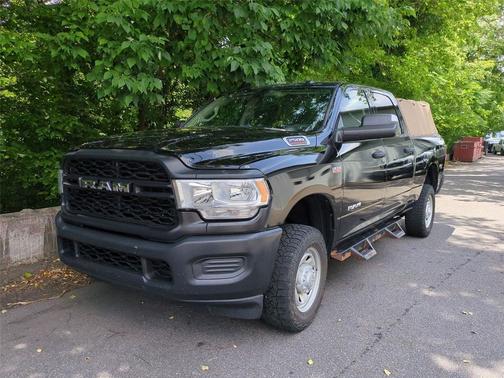 Diamond Black Crystal Pearlcoat 2020 RAM 2500 Tradesman Crew Cab 4x4 6'4' Box