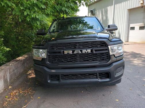 Diamond Black Crystal Pearlcoat 2020 RAM 2500 Tradesman Crew Cab 4x4 6'4' Box