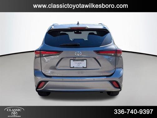 2025 Toyota Highlander Hybrid Platinum