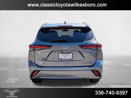 2025 Toyota Highlander Hybrid Platinum