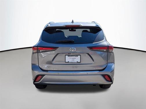 2025 Toyota Highlander Hybrid Platinum