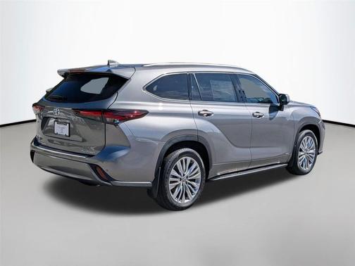 2025 Toyota Highlander Hybrid Platinum
