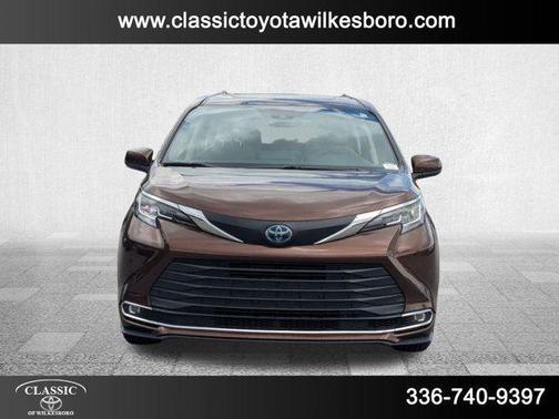 2021 Toyota Sienna XLE 8 Passenger