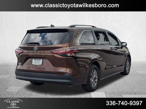 2021 Toyota Sienna XLE 8 Passenger