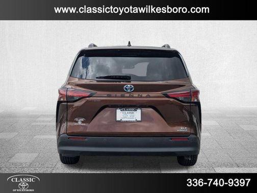 2021 Toyota Sienna XLE 8 Passenger