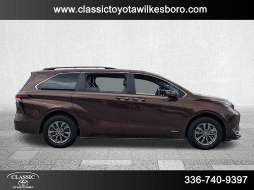2021 Toyota Sienna XLE 8 Passenger