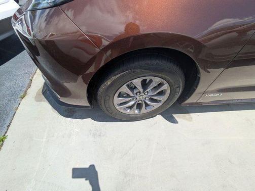 2021 Toyota Sienna XLE 8 Passenger