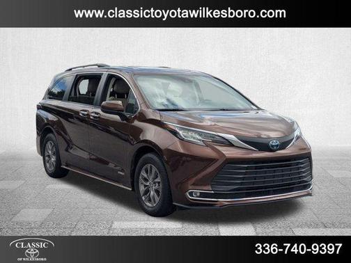 2021 Toyota Sienna XLE 8 Passenger
